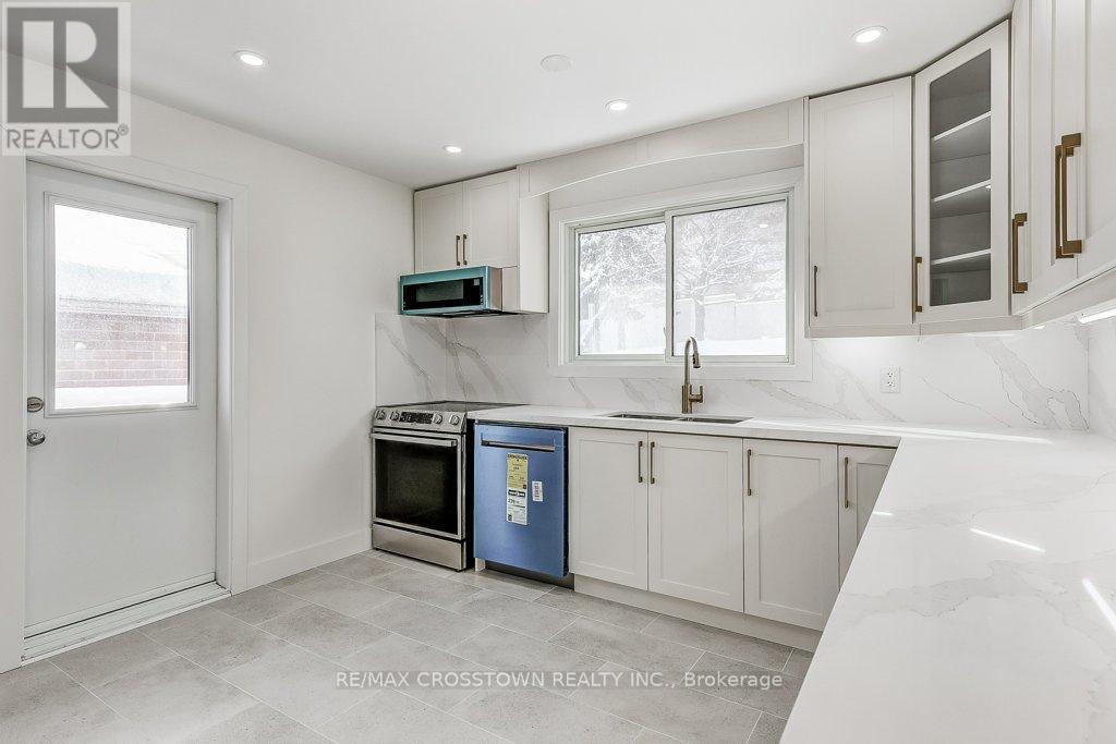 436 Dixon Boulevard, Newmarket, Ontario  L3Y 5C7 - Photo 12 - N12633314