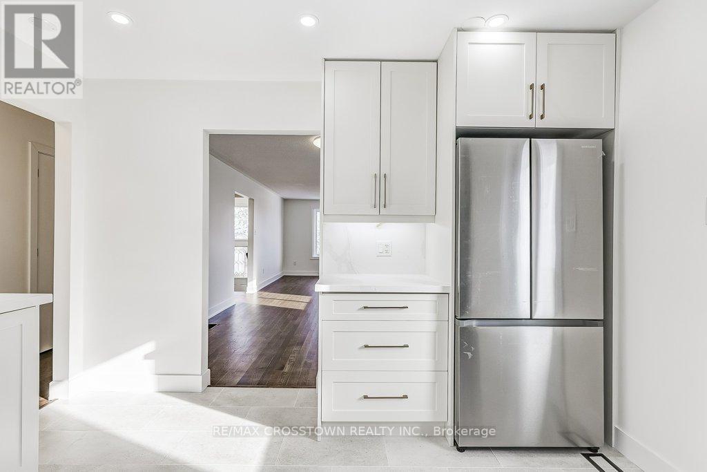 436 Dixon Boulevard, Newmarket, Ontario  L3Y 5C7 - Photo 14 - N12633314