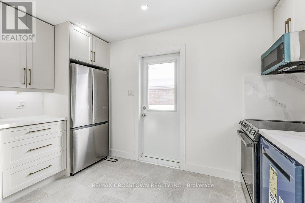 436 Dixon Boulevard, Newmarket, Ontario  L3Y 5C7 - Photo 15 - N12633314