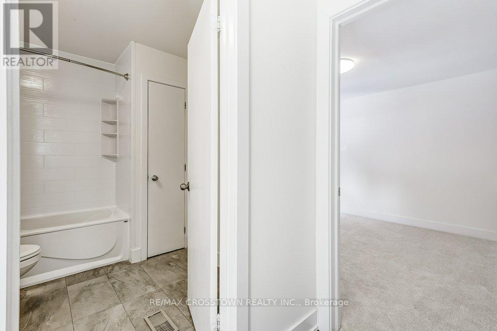 436 Dixon Boulevard, Newmarket, Ontario  L3Y 5C7 - Photo 17 - N12633314