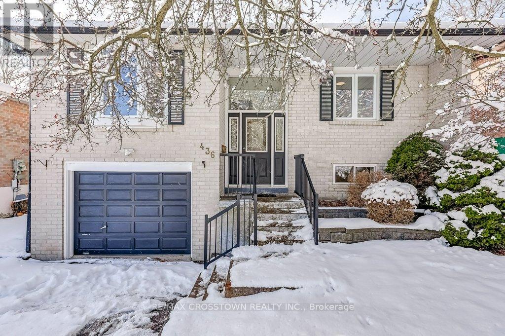 436 Dixon Boulevard, Newmarket, Ontario  L3Y 5C7 - Photo 2 - N12633314