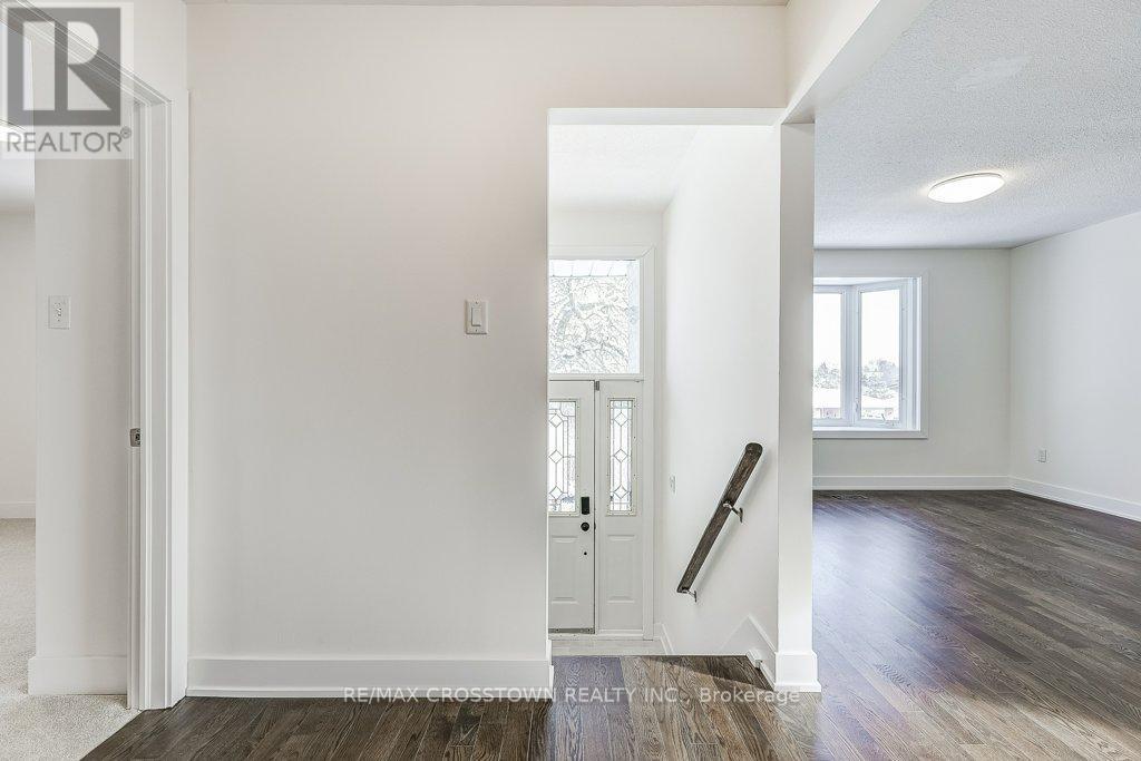 436 Dixon Boulevard, Newmarket, Ontario  L3Y 5C7 - Photo 6 - N12633314