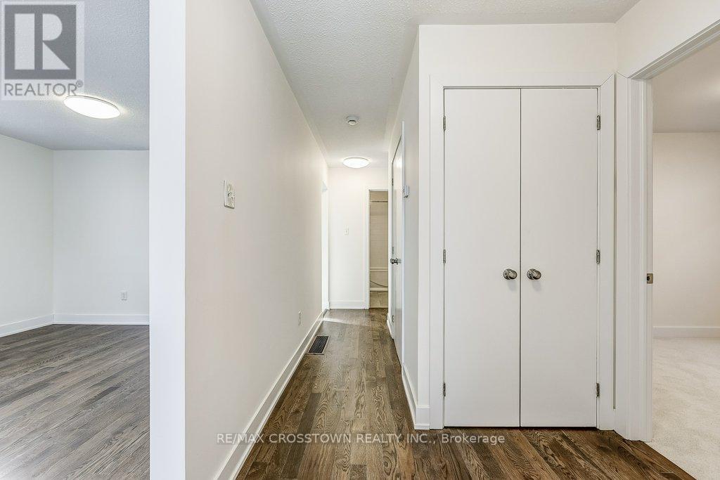 436 Dixon Boulevard, Newmarket, Ontario  L3Y 5C7 - Photo 7 - N12633314