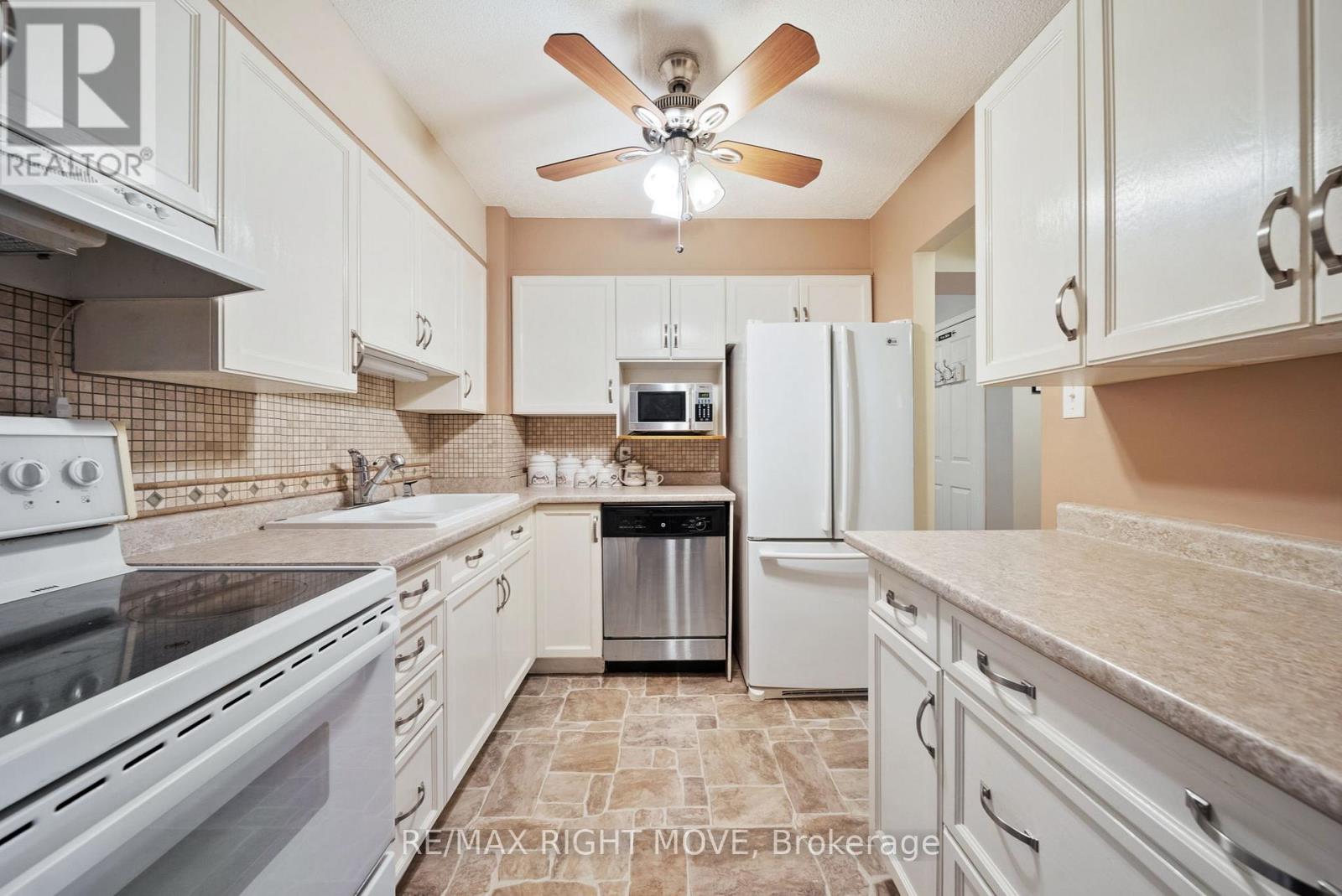 204 - 54 Fittons Road W, Orillia, Ontario  L3V 3T9 - Photo 5 - S12633264