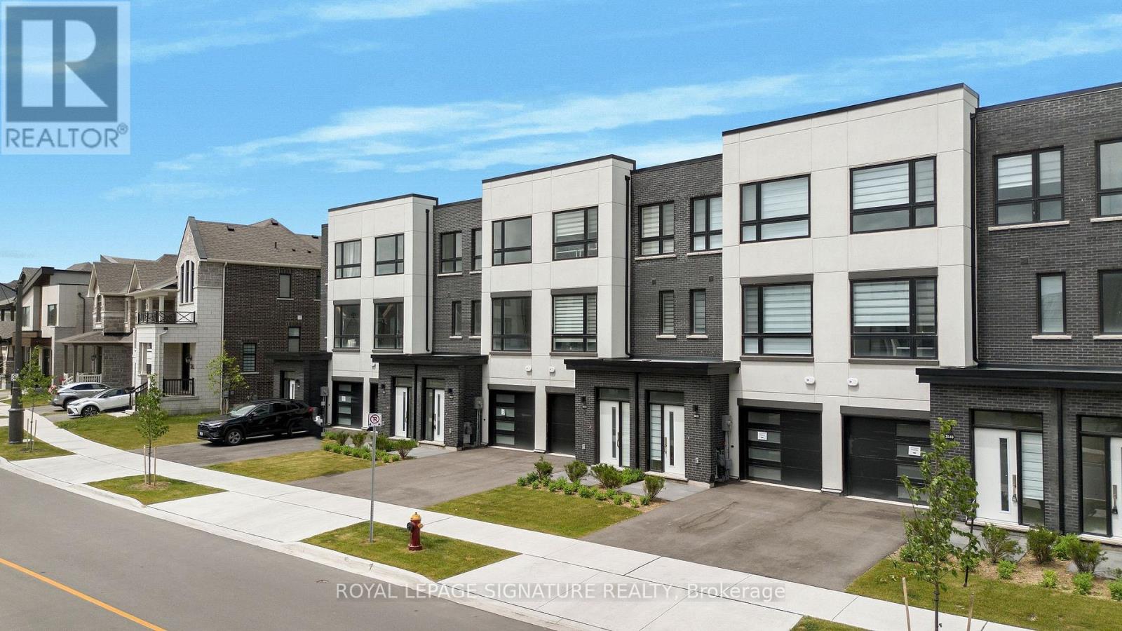 3055 Trailside Drive, Oakville, Ontario  L6M 4M2 - Photo 2 - W12633262