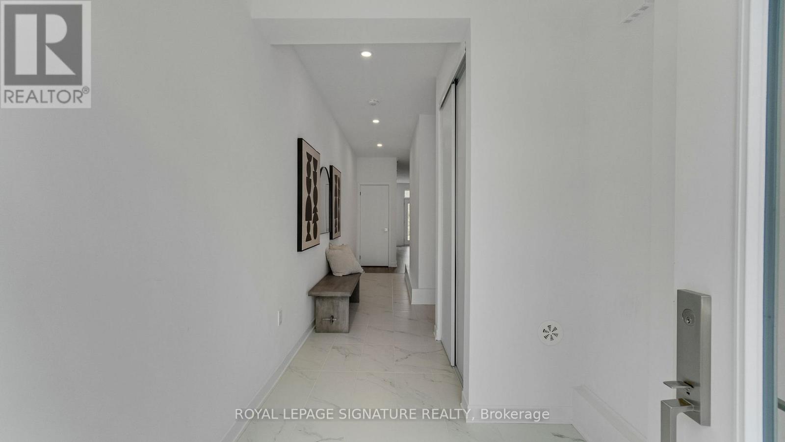 3055 Trailside Drive, Oakville, Ontario  L6M 4M2 - Photo 4 - W12633262