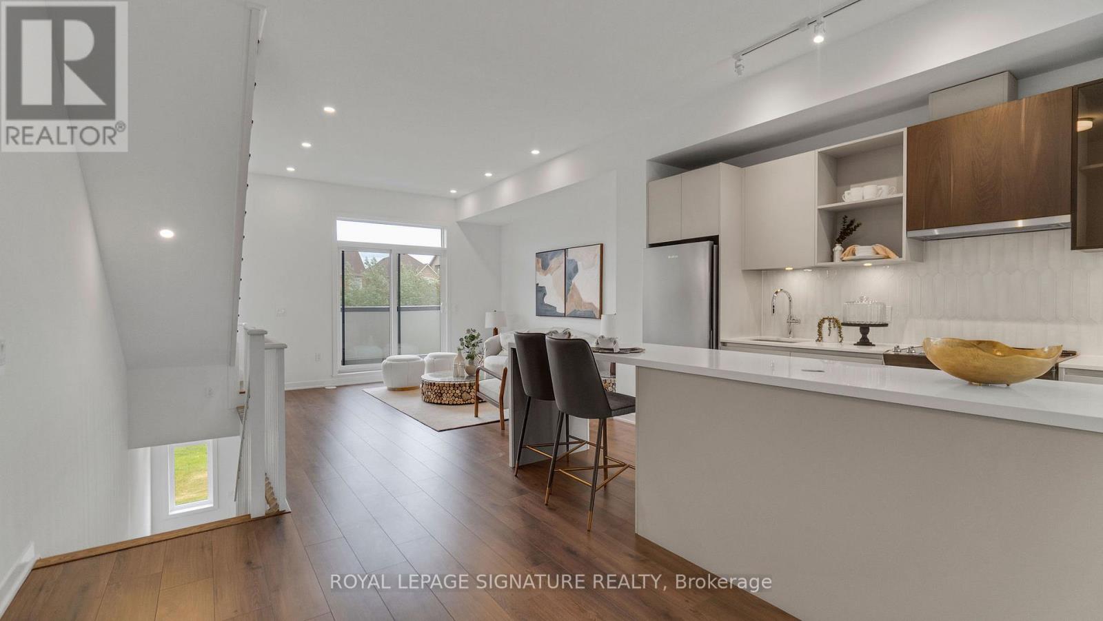 3055 Trailside Drive, Oakville, Ontario  L6M 4M2 - Photo 9 - W12633262