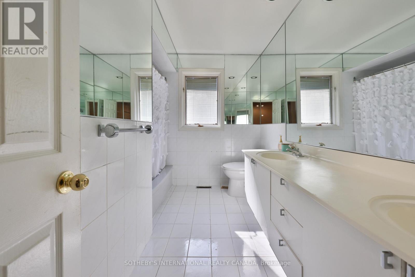 1070 Geran Crescent, Mississauga, Ontario  L5H 4A6 - Photo 26 - W12633296