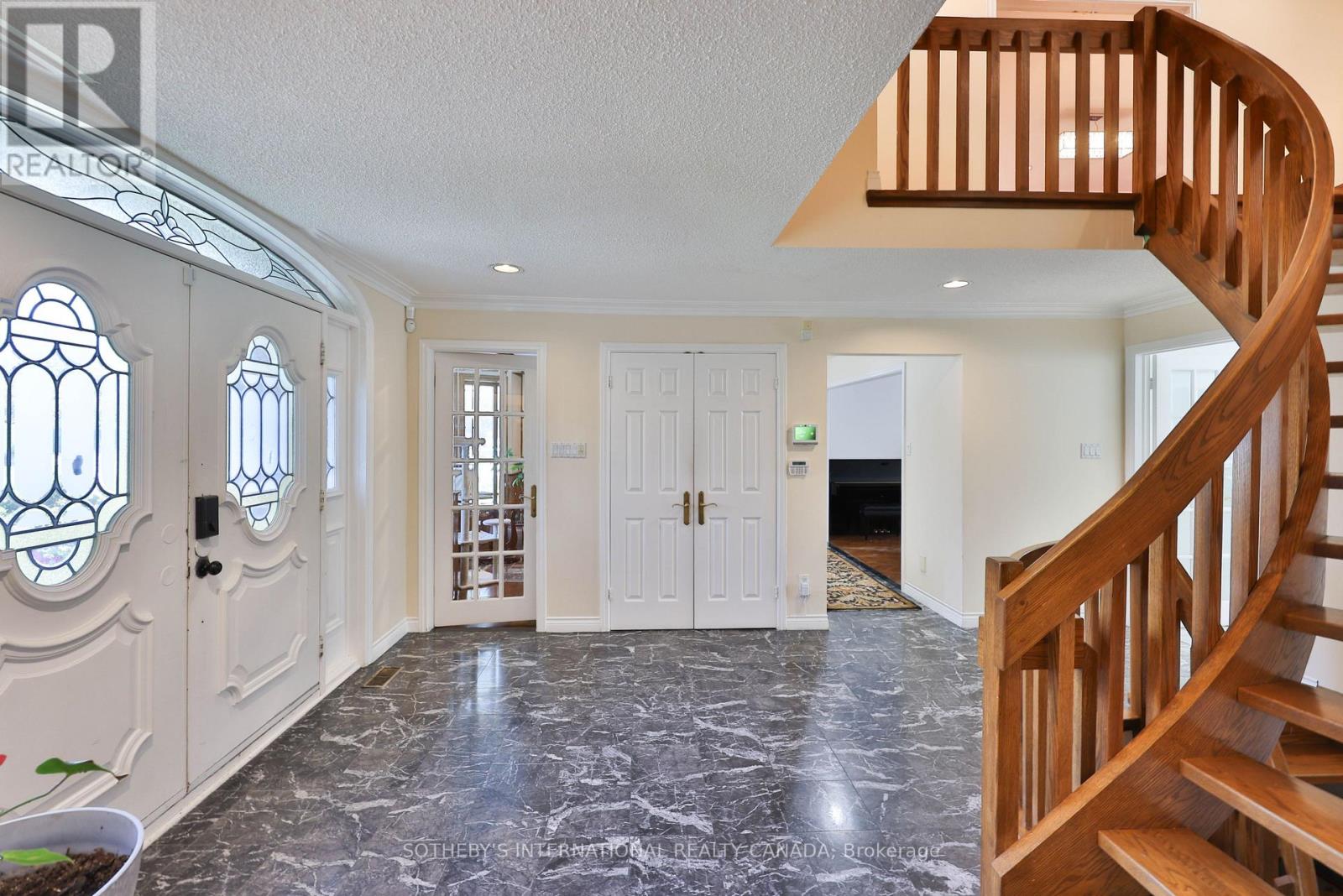 1070 Geran Crescent, Mississauga, Ontario  L5H 4A6 - Photo 5 - W12633296