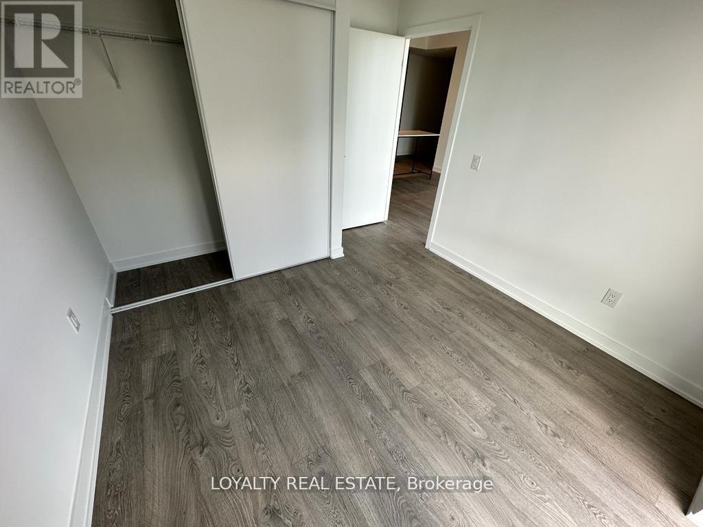 518 - 215 Lakeshore Road W, Mississauga, Ontario  L5H 1G5 - Photo 11 - W12633298