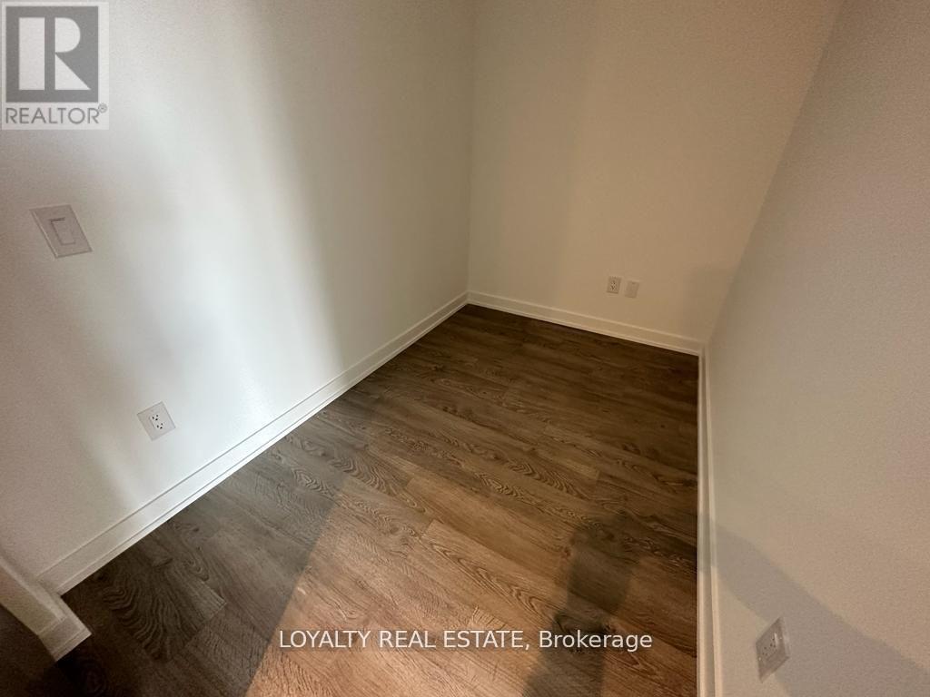 518 - 215 Lakeshore Road W, Mississauga, Ontario  L5H 1G5 - Photo 15 - W12633298