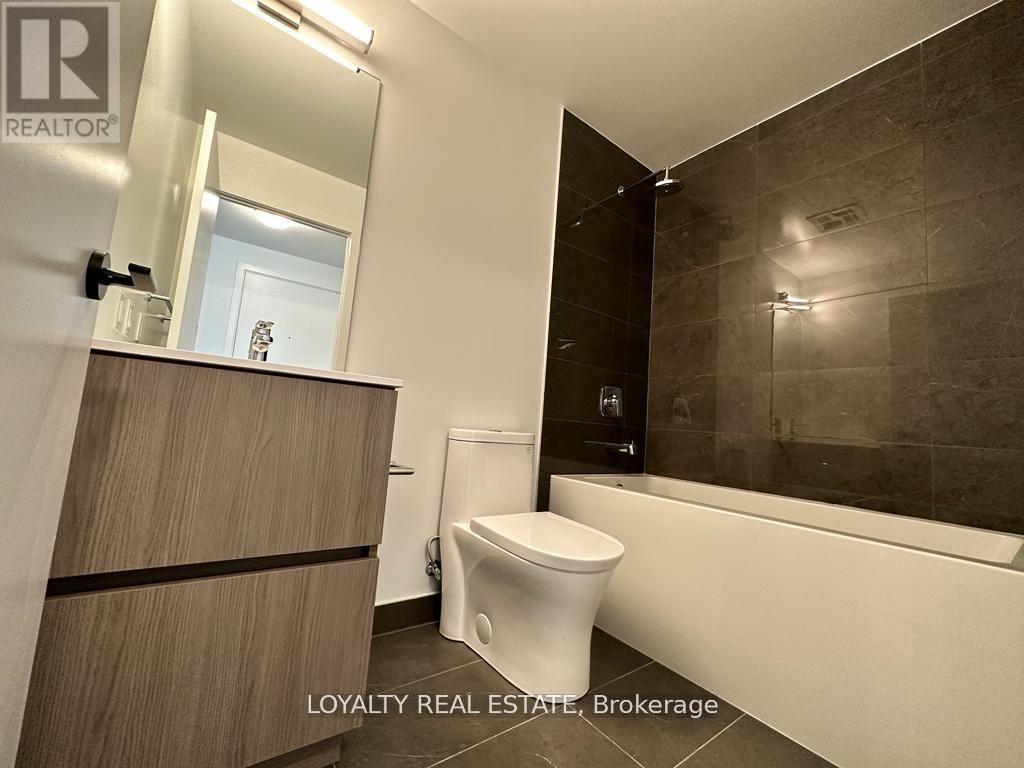 518 - 215 Lakeshore Road W, Mississauga, Ontario  L5H 1G5 - Photo 19 - W12633298