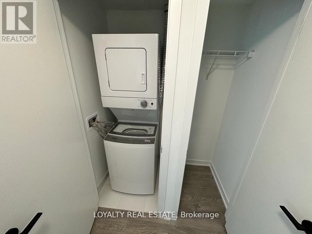 518 - 215 Lakeshore Road W, Mississauga, Ontario  L5H 1G5 - Photo 20 - W12633298