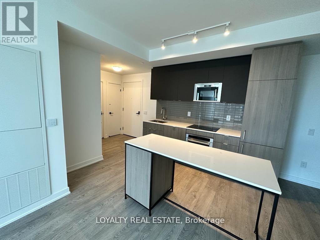 518 - 215 Lakeshore Road W, Mississauga, Ontario  L5H 1G5 - Photo 5 - W12633298