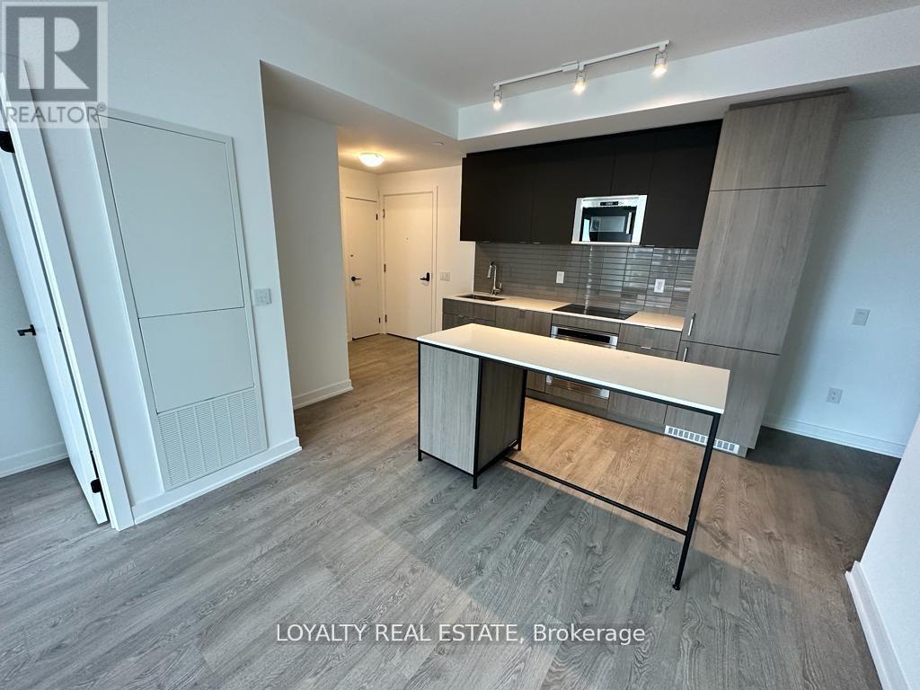 518 - 215 Lakeshore Road W, Mississauga, Ontario  L5H 1G5 - Photo 6 - W12633298