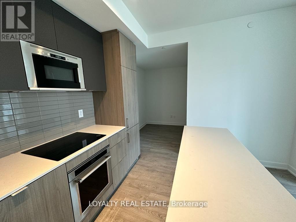 518 - 215 Lakeshore Road W, Mississauga, Ontario  L5H 1G5 - Photo 7 - W12633298