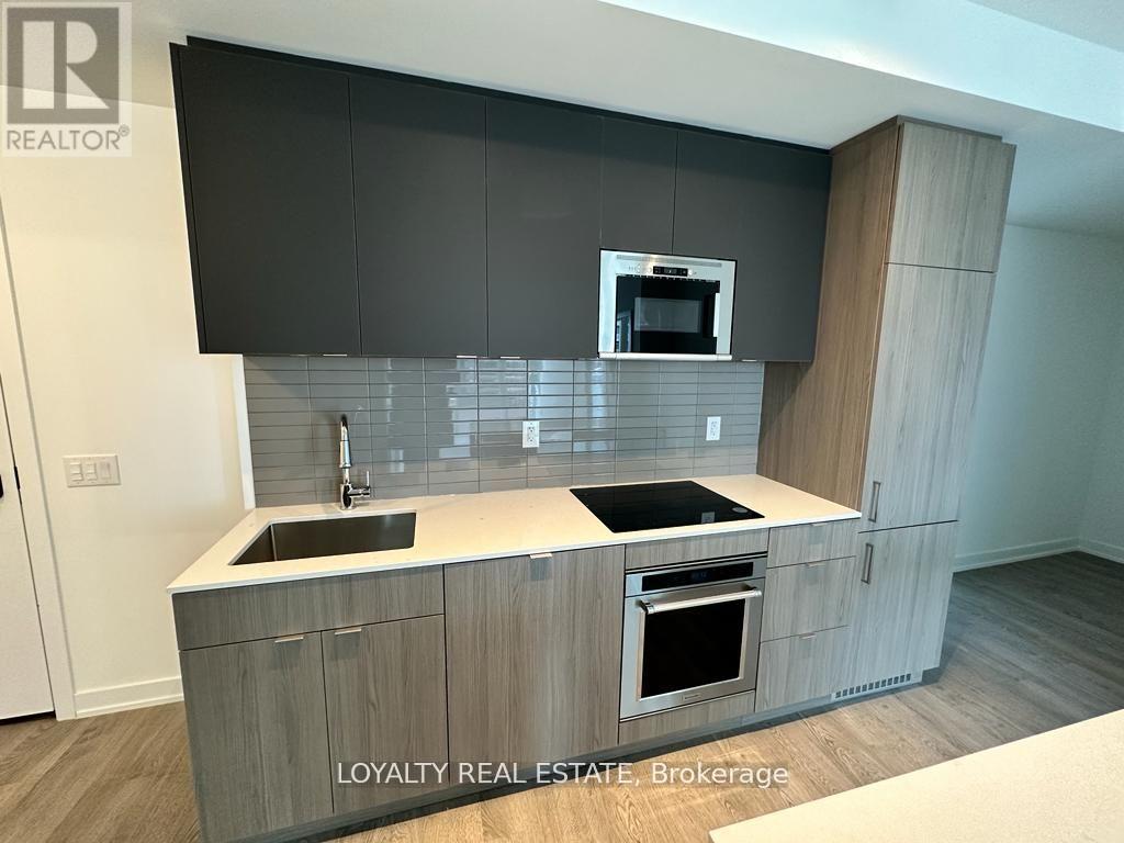 518 - 215 Lakeshore Road W, Mississauga, Ontario  L5H 1G5 - Photo 8 - W12633298