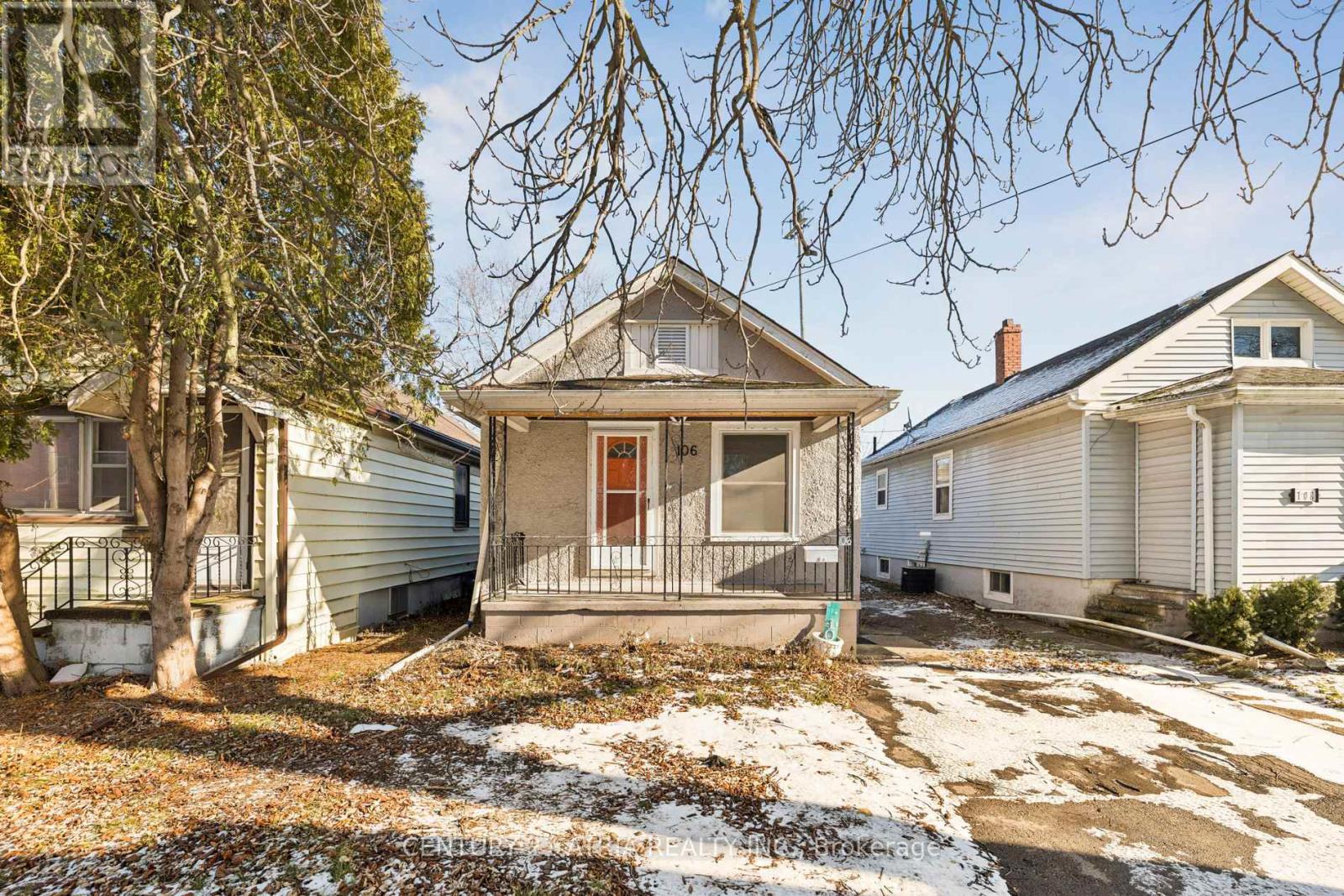 106 Burgar Street, Welland, Ontario  L3B 2S8 - Photo 2 - X12633278