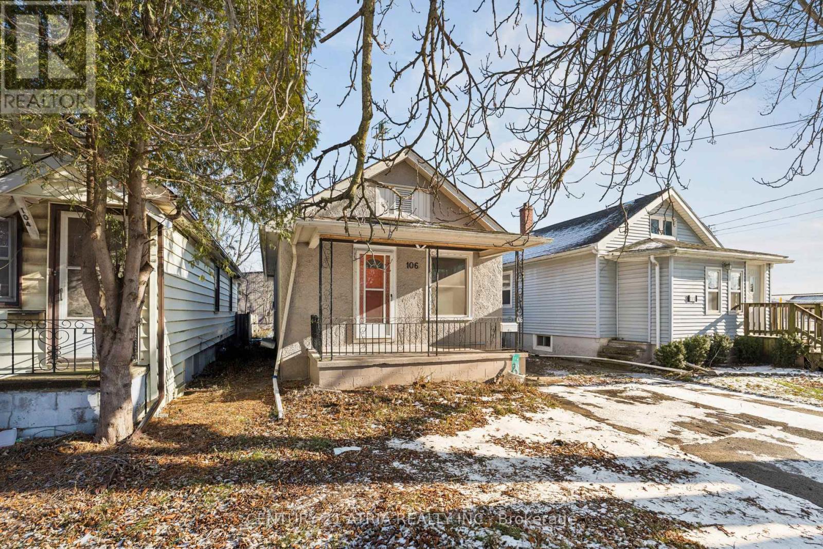 106 Burgar Street, Welland, Ontario  L3B 2S6 - Photo 3 - X12633284