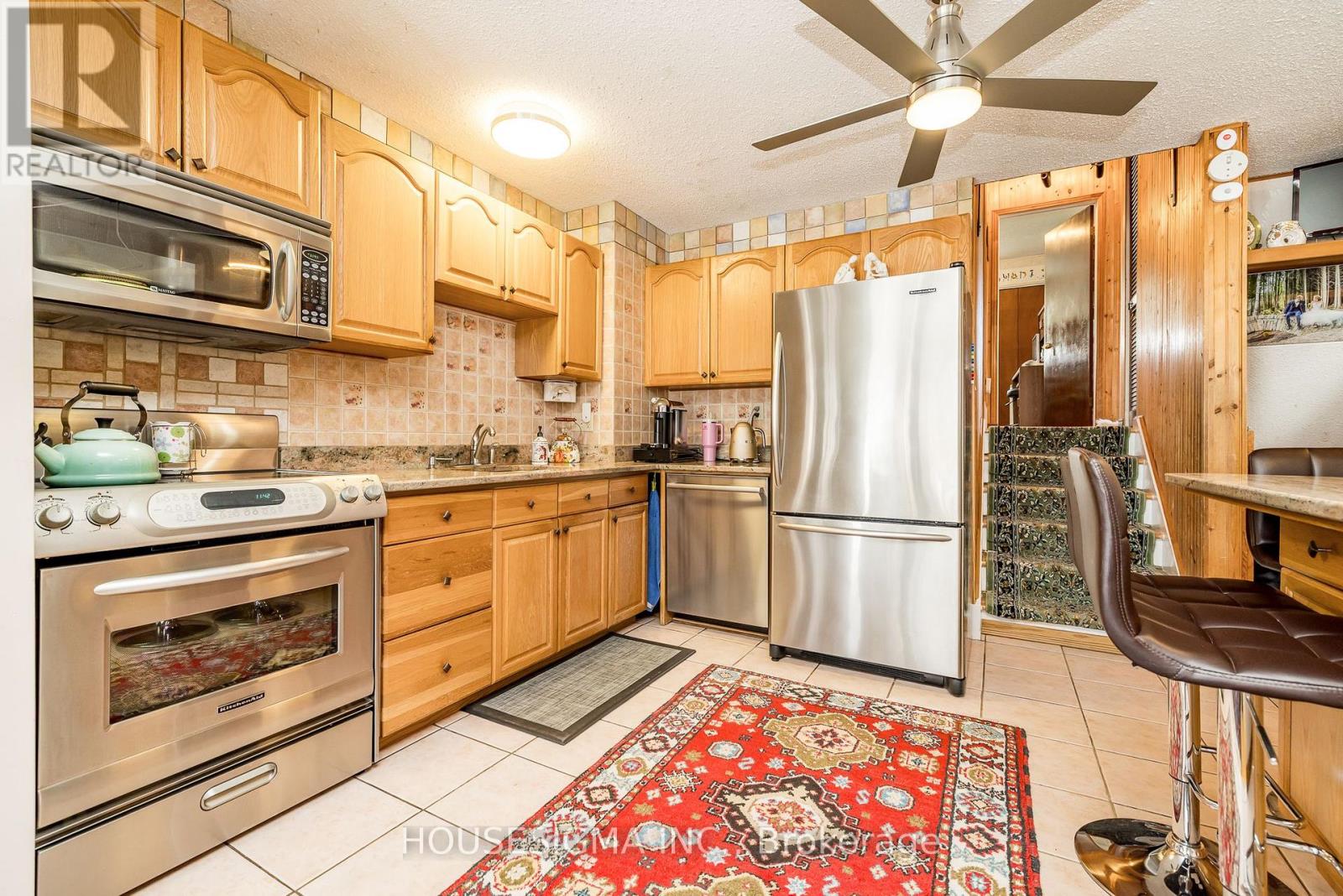 994 Charlton Drive, Ottawa, Ontario  K1J 8B3 - Photo 7 - X12633306