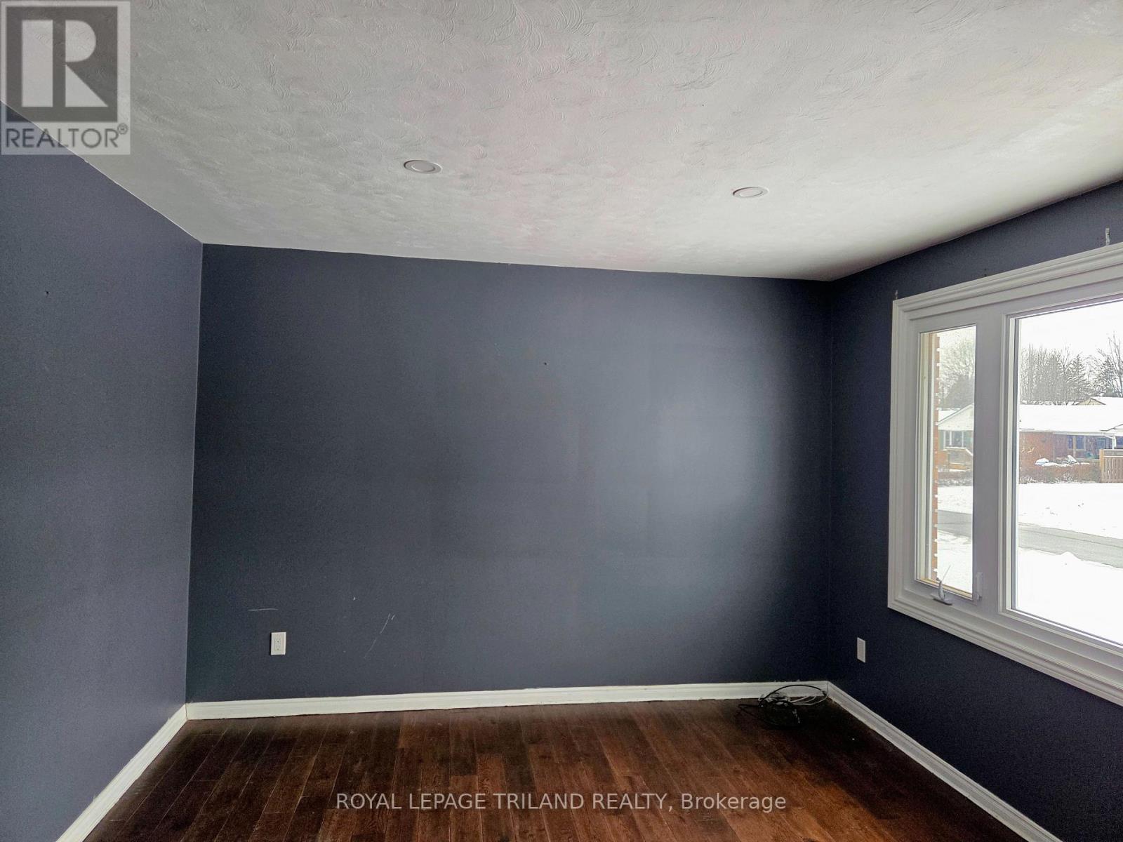 17 Vanbuskirk Drive, St. Thomas, Ontario  N5R 4Z1 - Photo 5 - X12633334