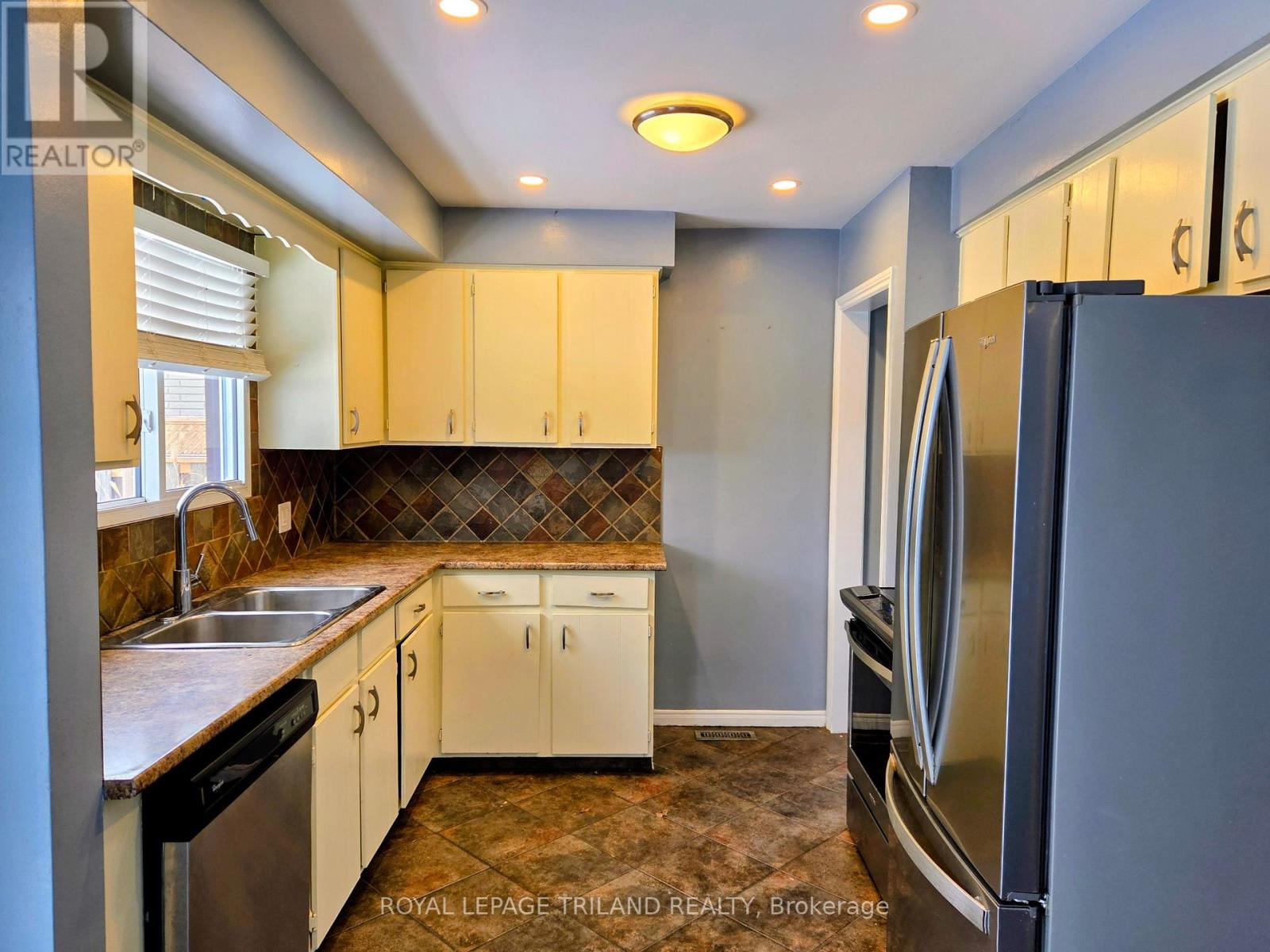 17 Vanbuskirk Drive, St. Thomas, Ontario  N5R 4Z1 - Photo 7 - X12633334