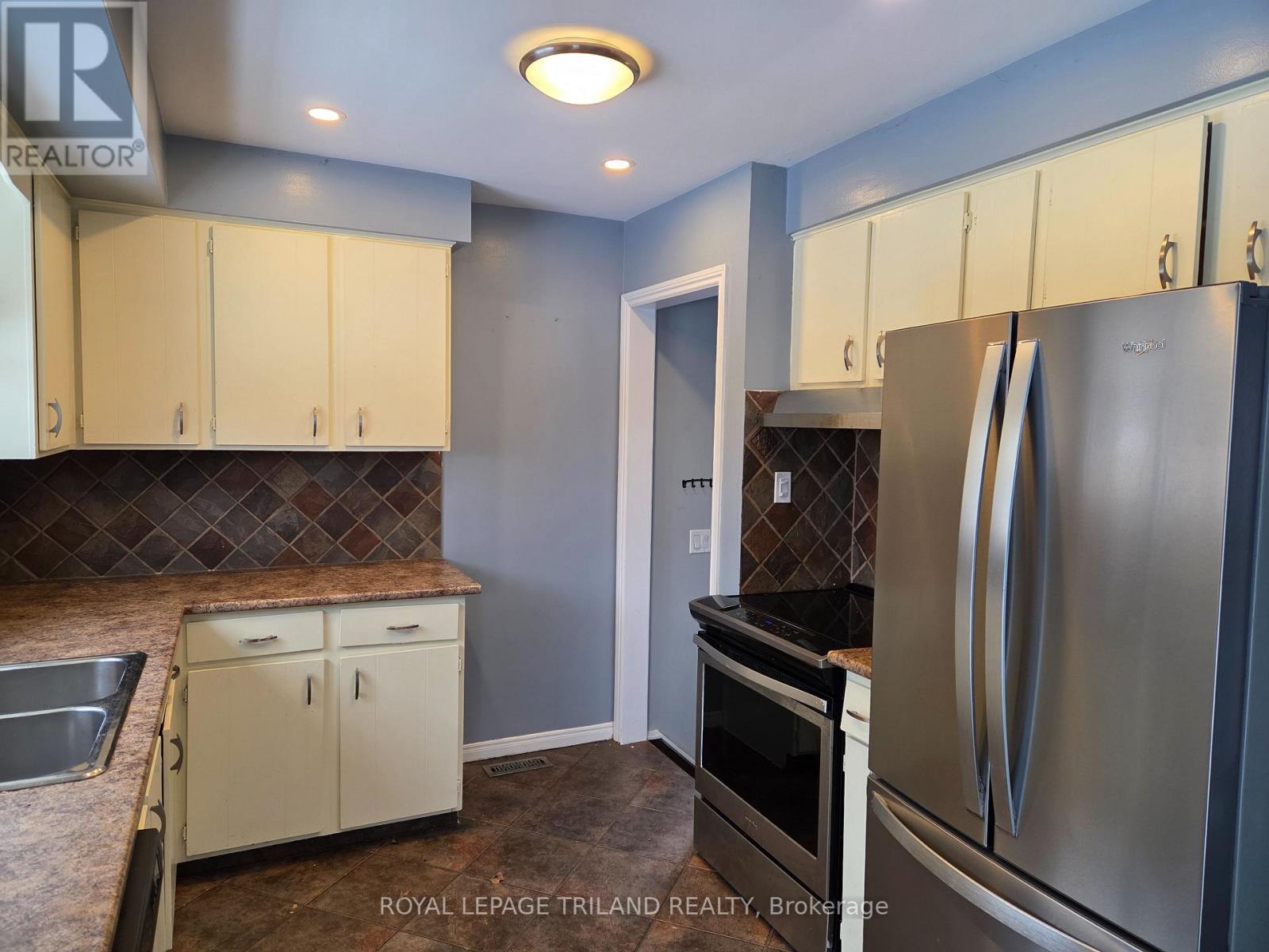 17 Vanbuskirk Drive, St. Thomas, Ontario  N5R 4Z1 - Photo 8 - X12633334