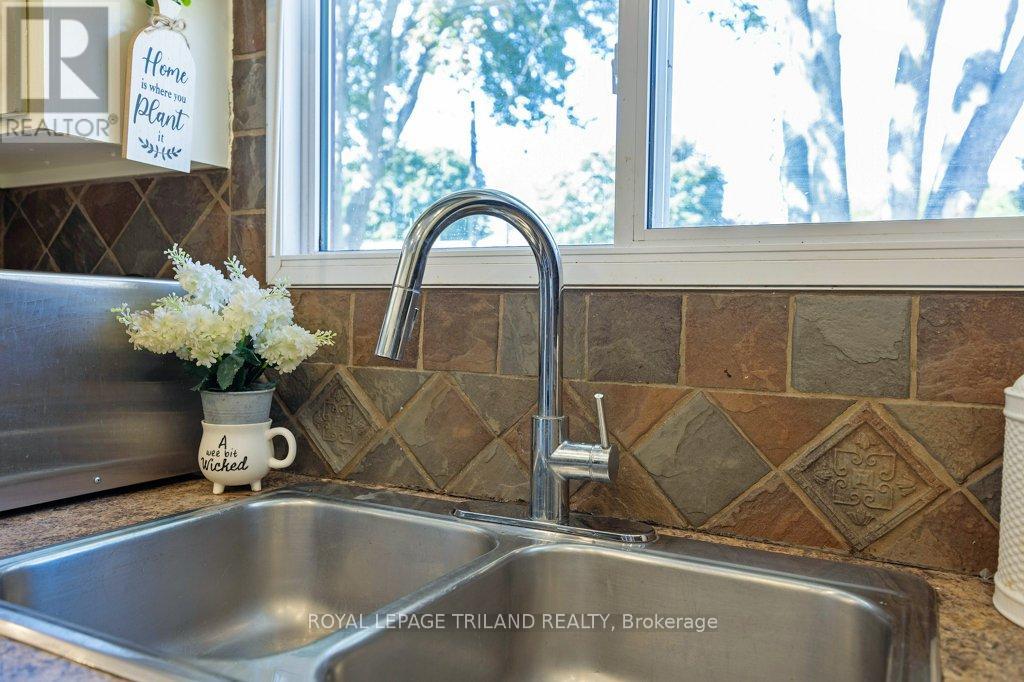 17 Vanbuskirk Drive, St. Thomas, Ontario  N5R 4Z1 - Photo 9 - X12633334