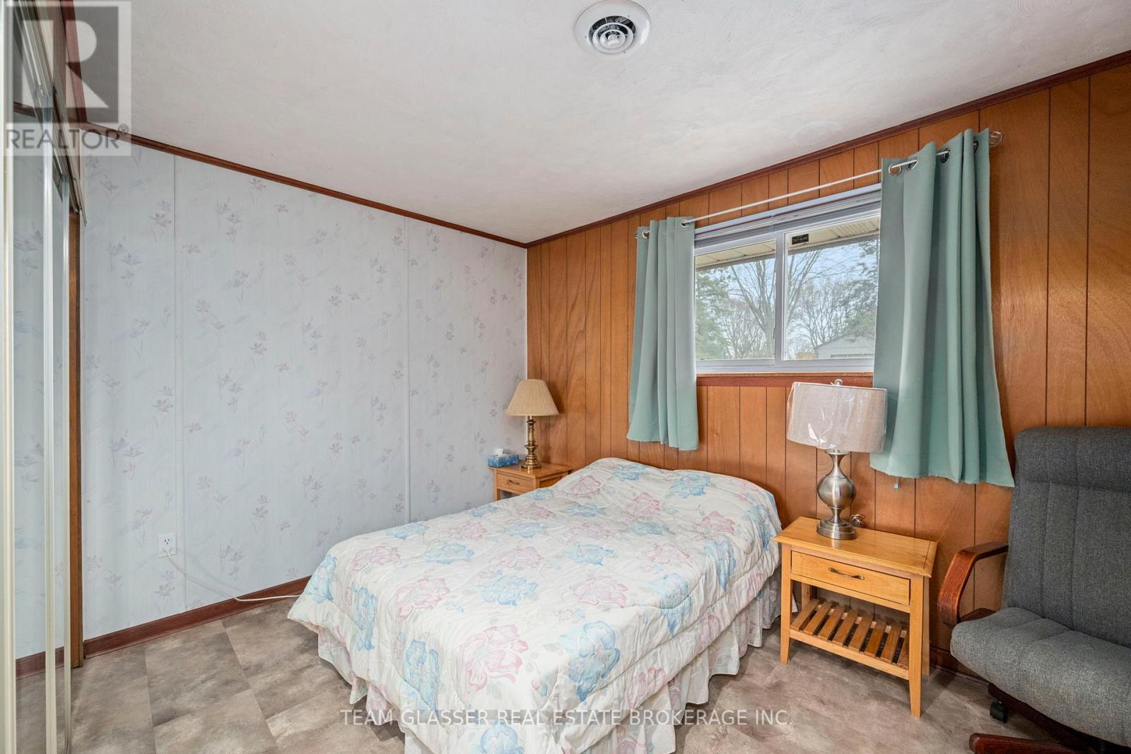 128 Centre Street, North Middlesex, Ontario  N0M 2K0 - Photo 10 - X12633348