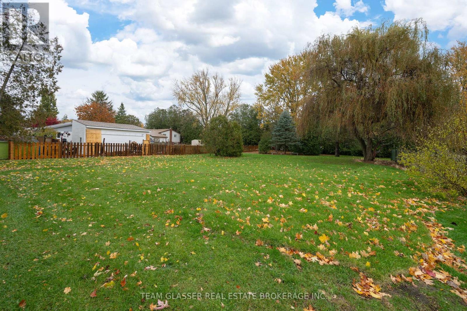 128 Centre Street, North Middlesex, Ontario  N0M 2K0 - Photo 14 - X12633348