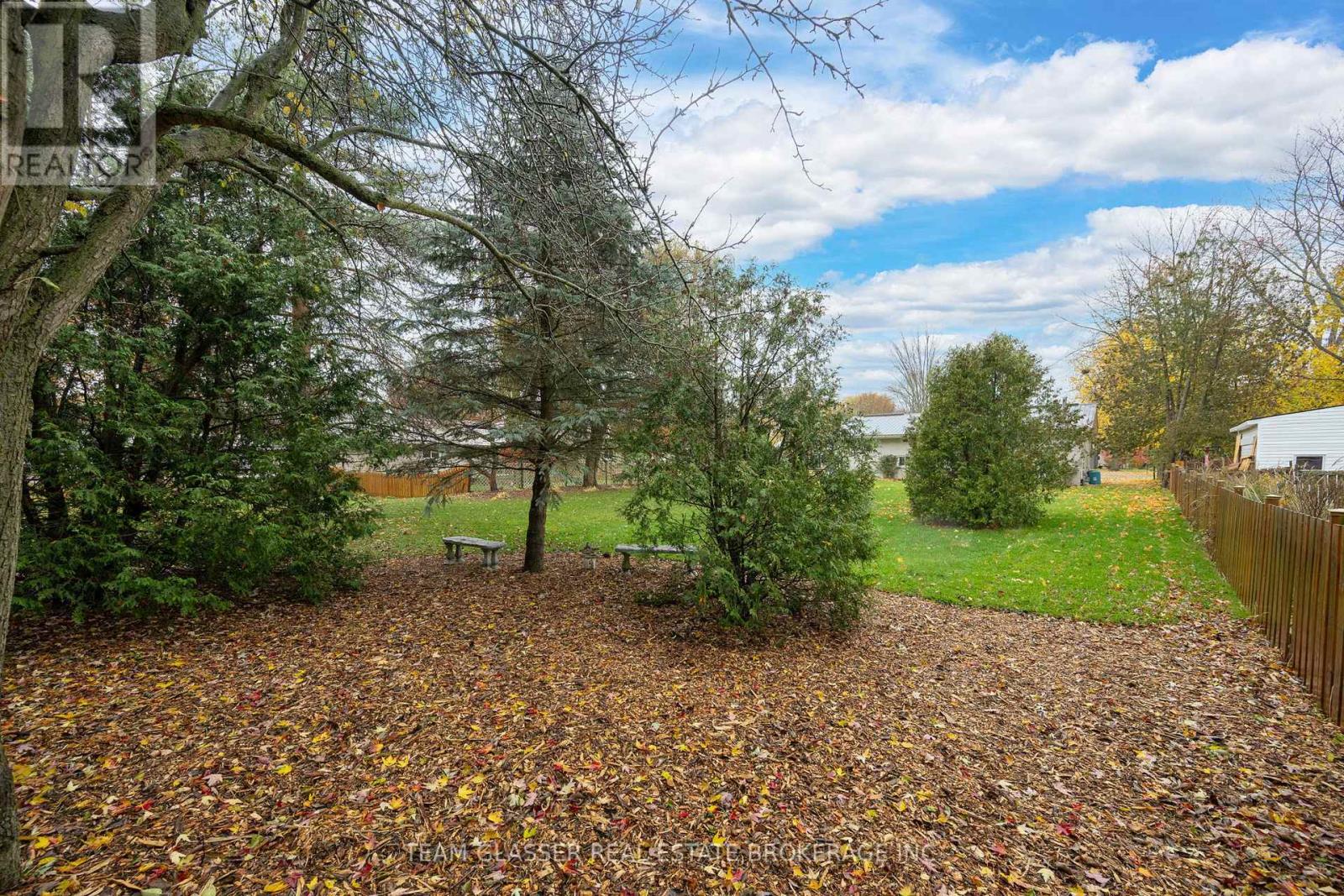 128 Centre Street, North Middlesex, Ontario  N0M 2K0 - Photo 17 - X12633348