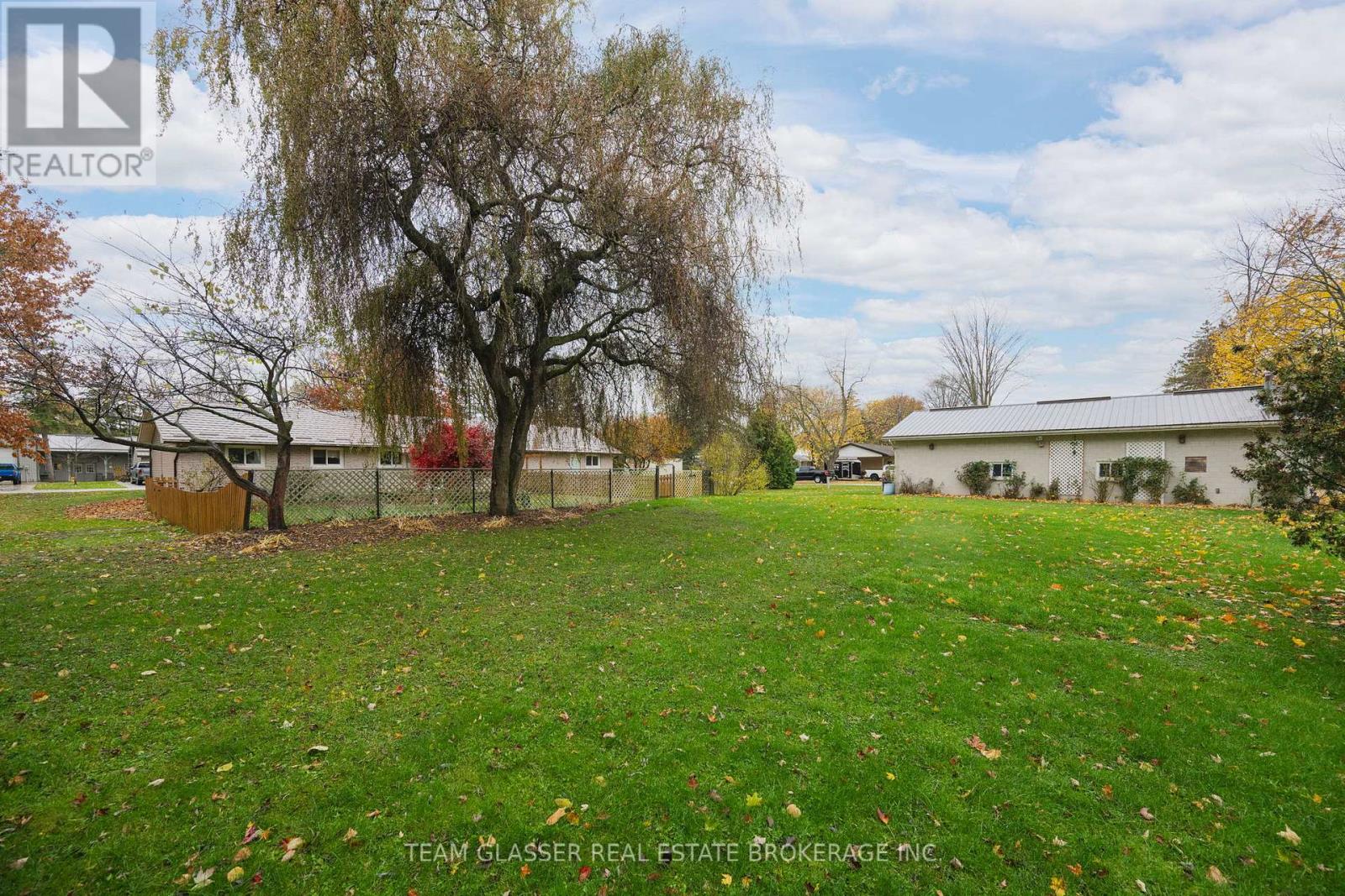 128 Centre Street, North Middlesex, Ontario  N0M 2K0 - Photo 18 - X12633348