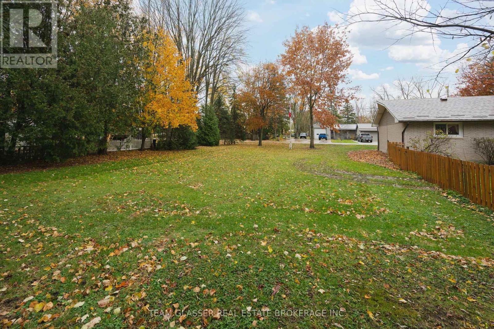 128 Centre Street, North Middlesex, Ontario  N0M 2K0 - Photo 19 - X12633348