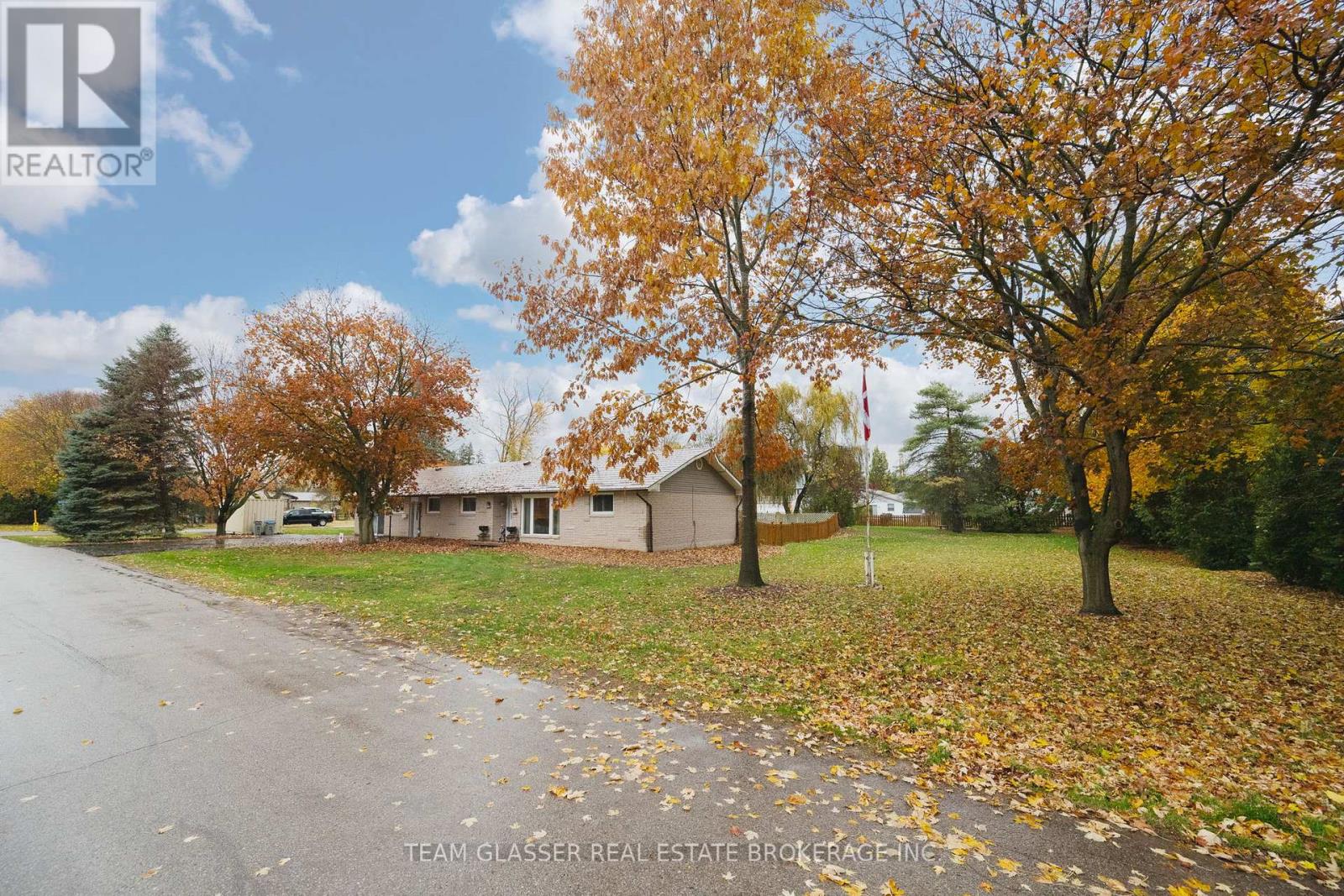 128 Centre Street, North Middlesex, Ontario  N0M 2K0 - Photo 2 - X12633348