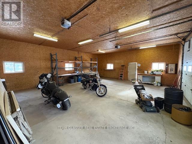 128 Centre Street, North Middlesex, Ontario  N0M 2K0 - Photo 27 - X12633348