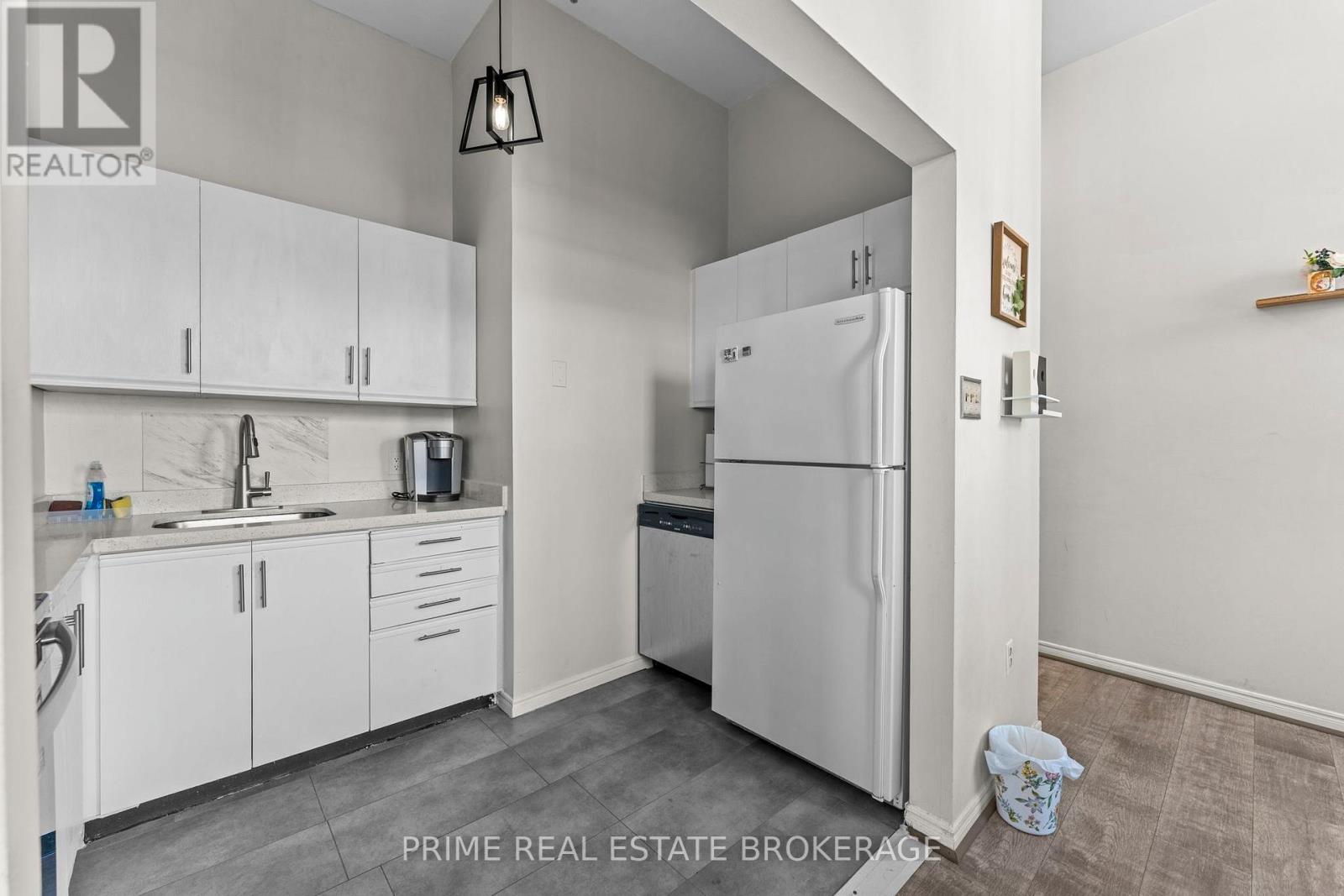 Unit 4 - 366 Richmond Street, London East (East K), Ontario  N6A 3C7 - Photo 4 - X12633384