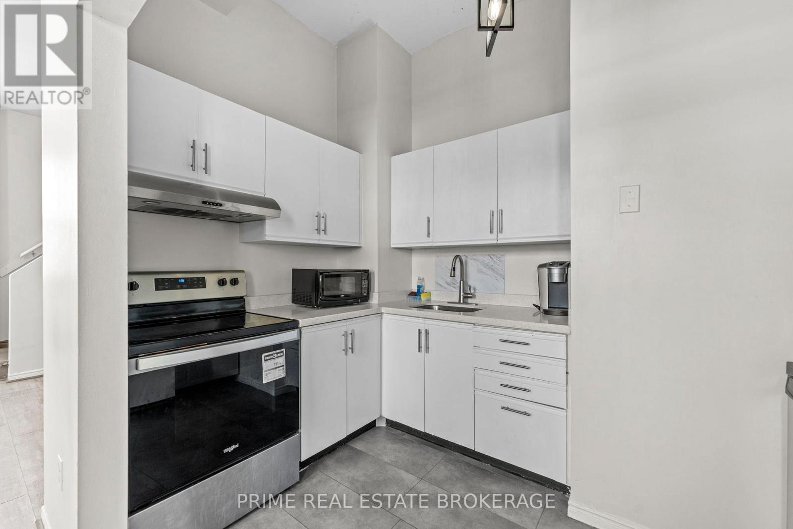 Unit 4 - 366 Richmond Street, London East (East K), Ontario  N6A 3C7 - Photo 5 - X12633384