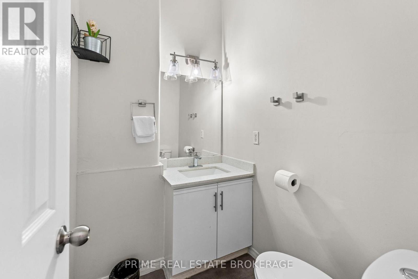 Unit 4 - 366 Richmond Street, London East (East K), Ontario  N6A 3C7 - Photo 8 - X12633384