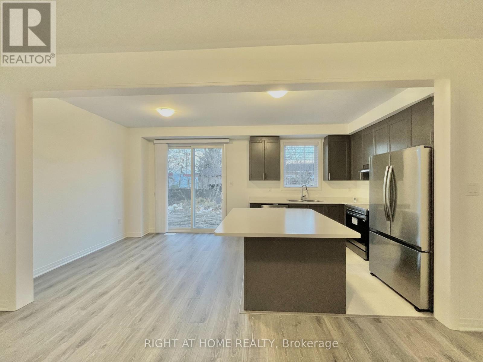 65 Kirkwood Way, Barrie, Ontario  L9J 0K7 - Photo 5 - S12459365