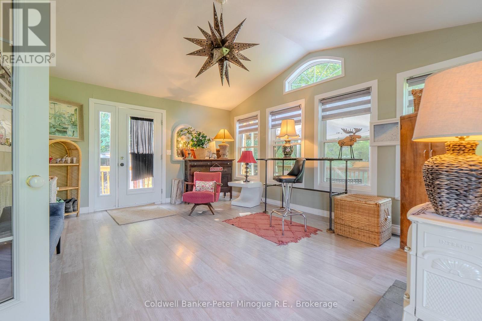 54 Lakeshore Drive, Temagami, Ontario  P0H 2H0 - Photo 5 - X12633404