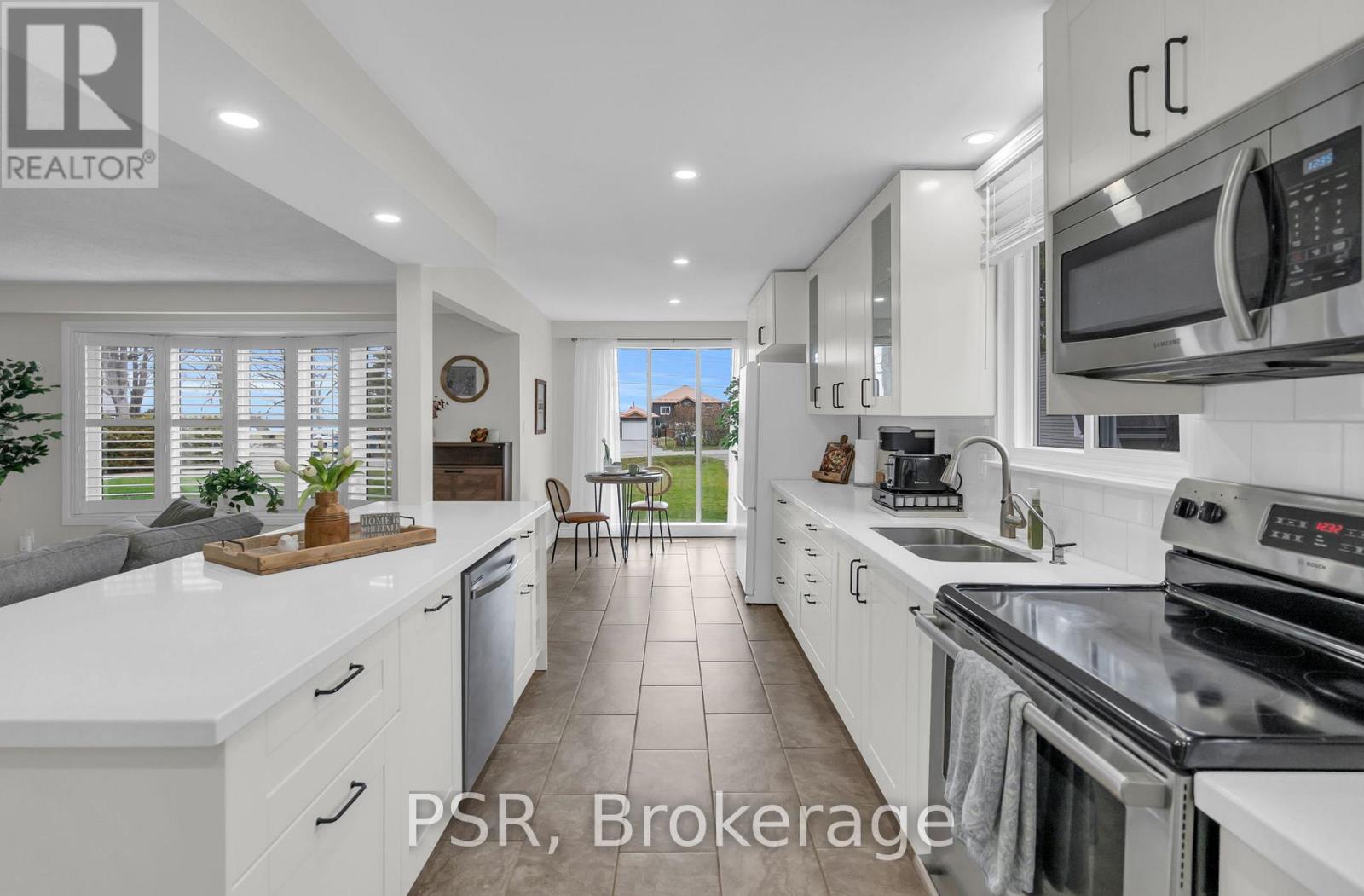 7 WATER FRINGE DRIVE, Georgina, Ontario