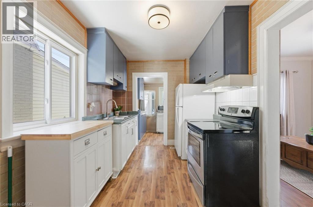 24 Mahoney Avenue, Toronto, Ontario  M6M 2H4 - Photo 11 - 40793906