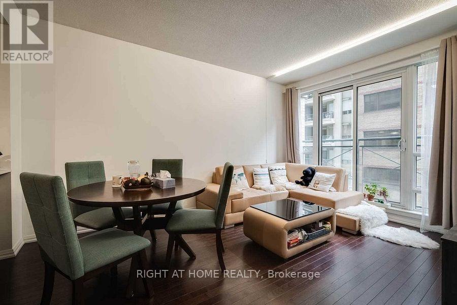 411 - 35 HAYDEN STREET, Toronto, Ontario