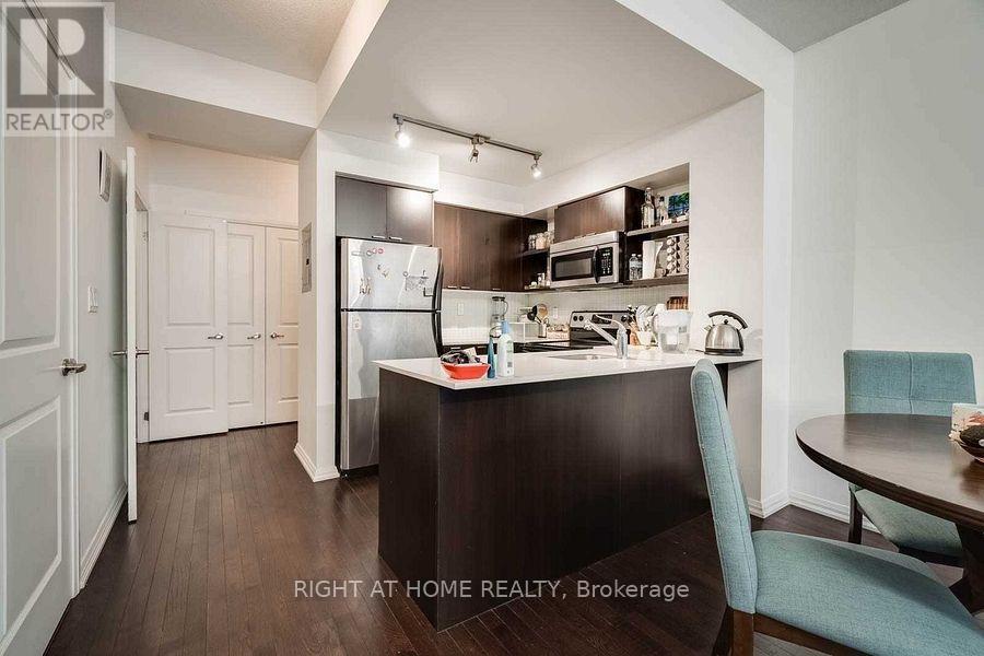 411 - 35 Hayden Street, Toronto, Ontario  M4Y 3C3 - Photo 3 - C12633426