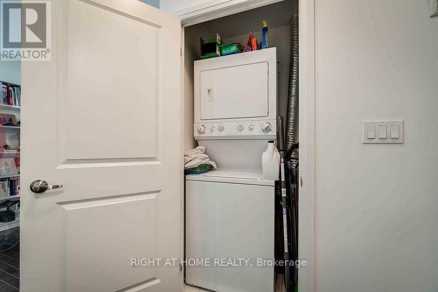 411 - 35 Hayden Street, Toronto, Ontario  M4Y 3C3 - Photo 9 - C12633426