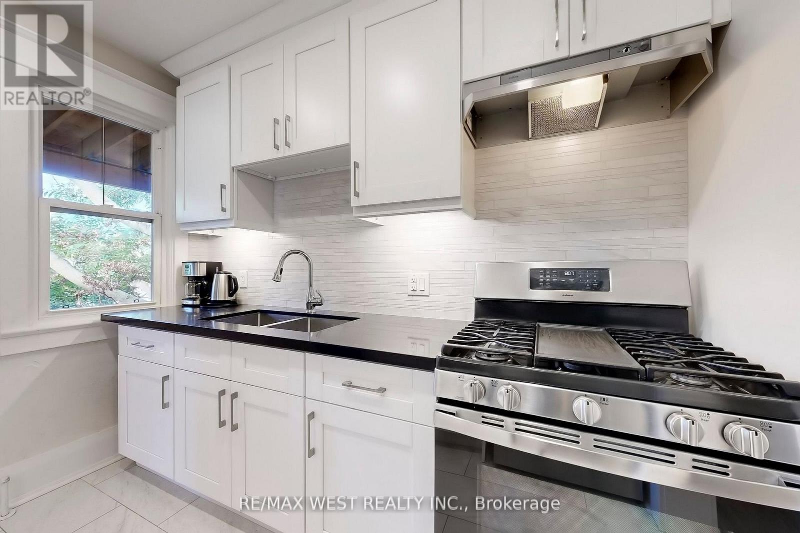 Building 1 Unit 2 - 9 Humewood Court, Toronto, Ontario  M6C 1C9 - Photo 21 - C12633478