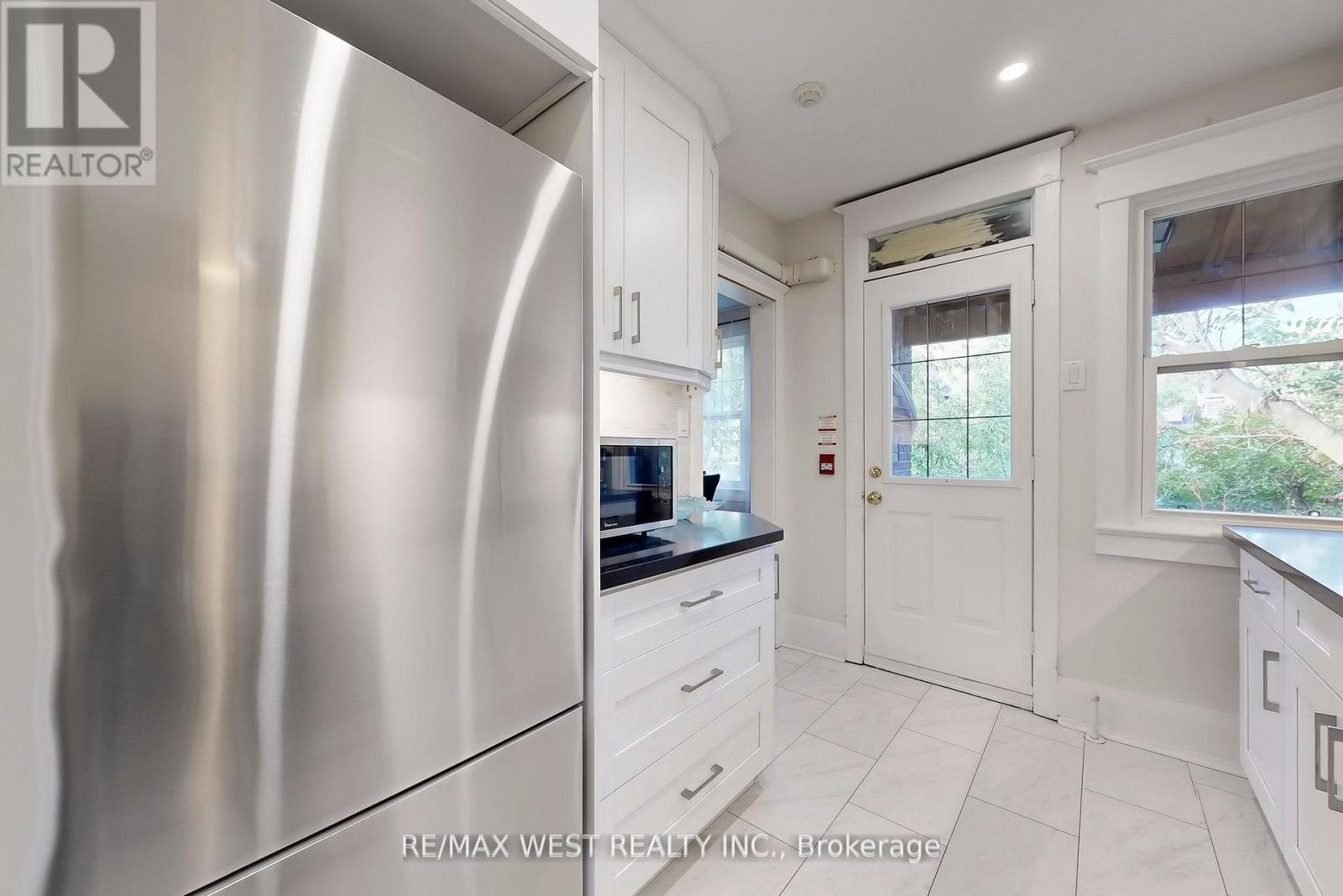 Building 1 Unit 2 - 9 Humewood Court, Toronto, Ontario  M6C 1C9 - Photo 22 - C12633478