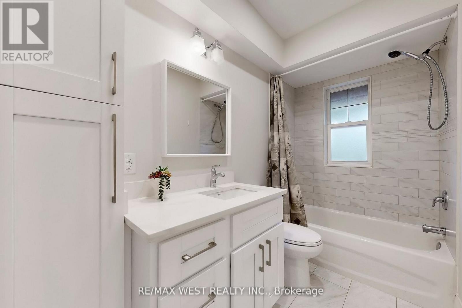 Building 1 Unit 2 - 9 Humewood Court, Toronto, Ontario  M6C 1C9 - Photo 30 - C12633478