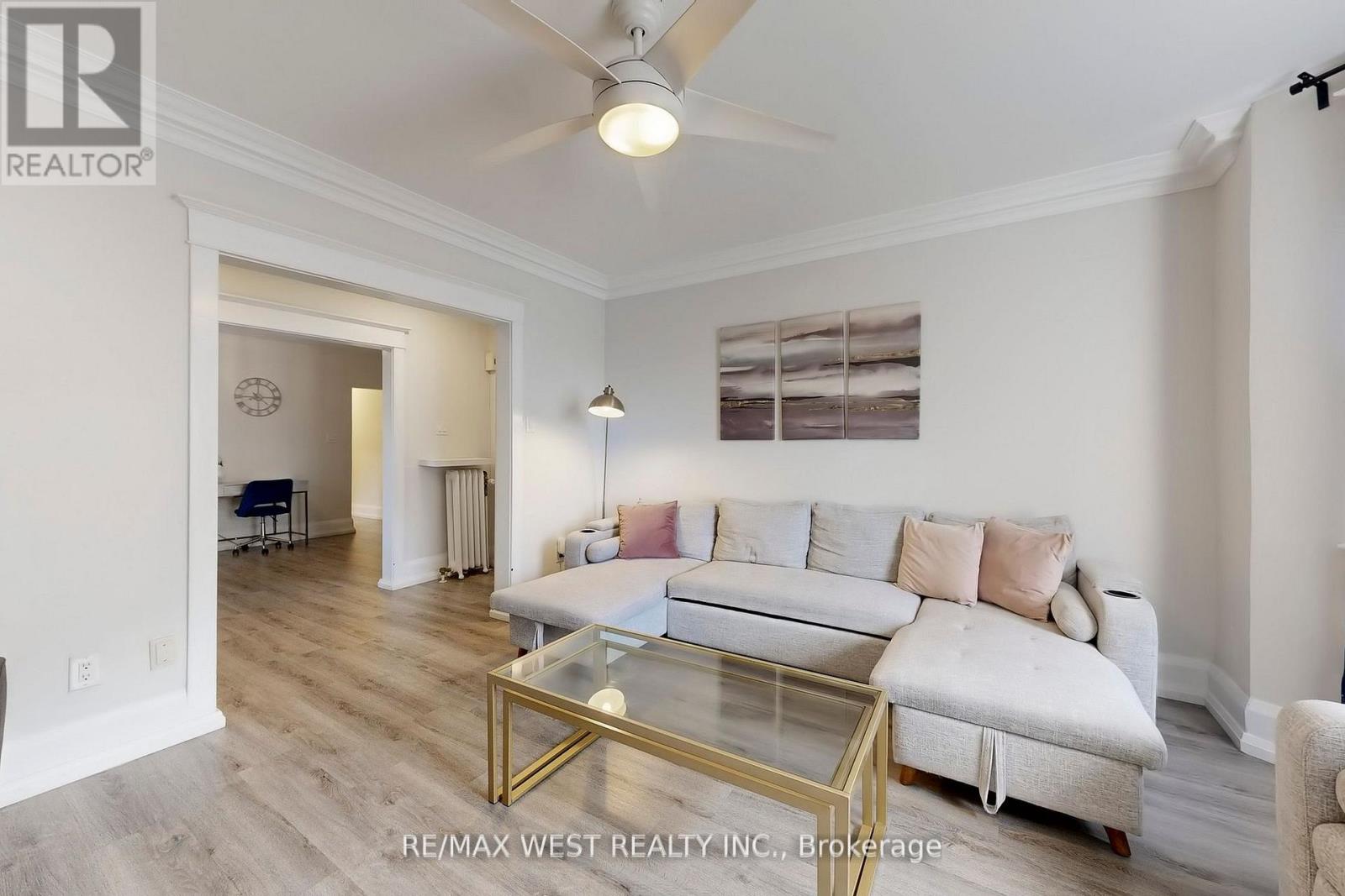 Building 1 Unit 2 - 9 Humewood Court, Toronto, Ontario  M6C 1C9 - Photo 7 - C12633478