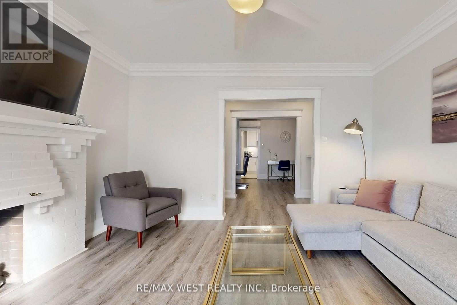 Building 1 Unit 2 - 9 Humewood Court, Toronto, Ontario  M6C 1C9 - Photo 8 - C12633478